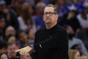 纳斯:揭幕战就碰上尼克斯确实是相当严峻的考验 但我很期待!