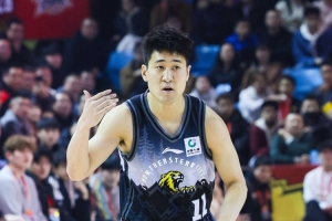 正负值+11!姜伟泽14中7拿到19分4板7助 三分5中3