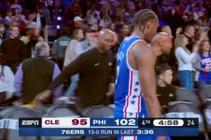 MVP+FMVP!恩比德连得7分后 布朗再连得6分 76人轰13-0打停骑士