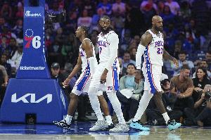 迪恩·韦德:76人有这么多超级巨星却没人争球权 这在NBA很少见